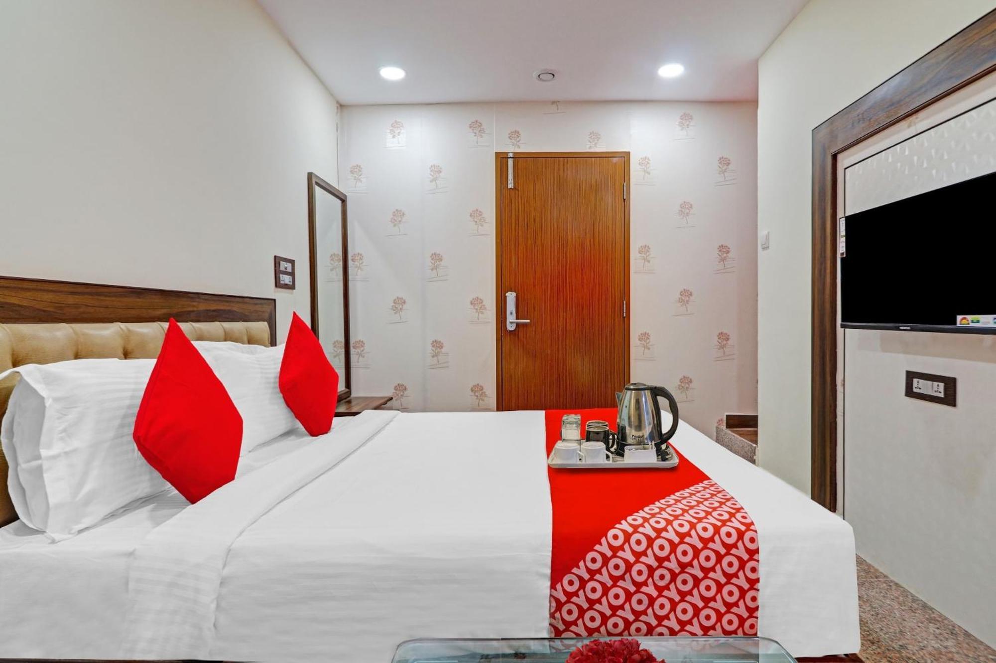Heavens Inn Near Rasoolpura Metro Station Haidarábád Kültér fotó